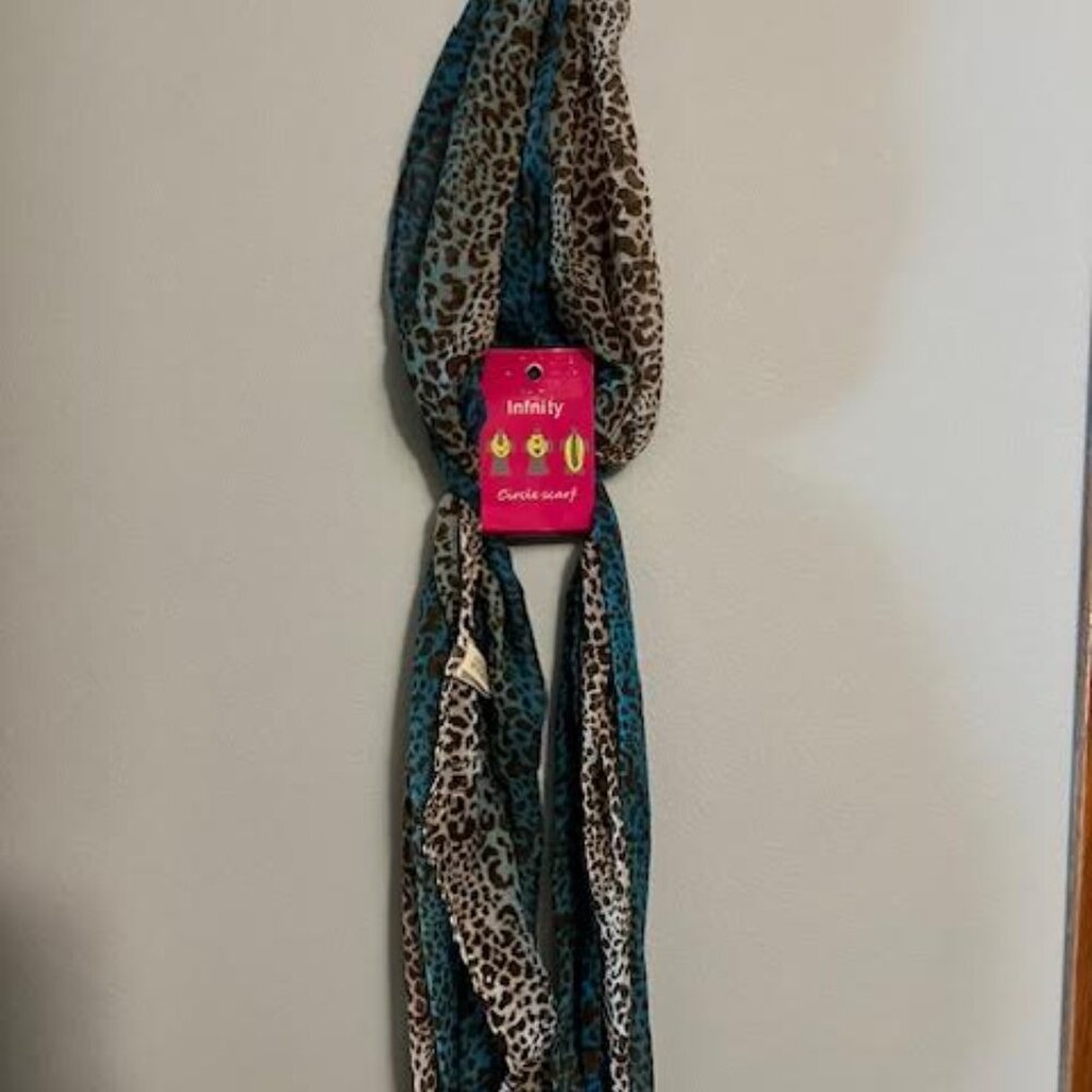 Infinity "Circle" Scarf / Leopard Print